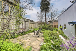 Cute Cottage with Patio about 1 Mi to Lake Merritt!